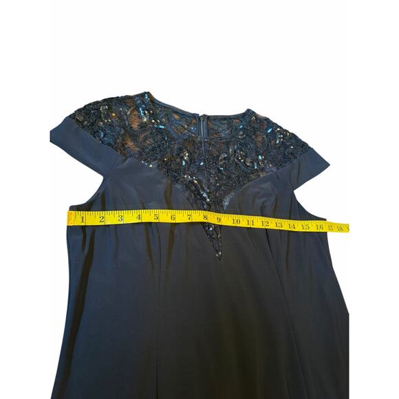 Adrianna Papell Black Gown with Lace Embellishment - Size 12 - Picture 6 of 16